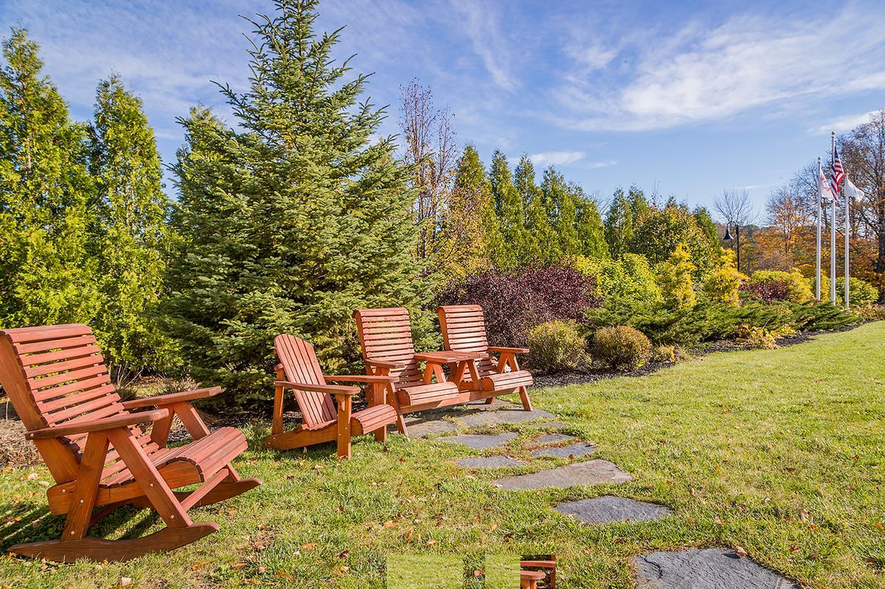 Berkshire Mountain Lodge Питсфилд Экстерьер фото